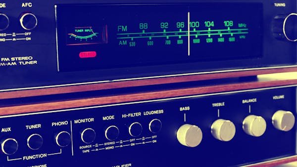 Fréquences radio à Toulon : découvrez celles qui vous attendent